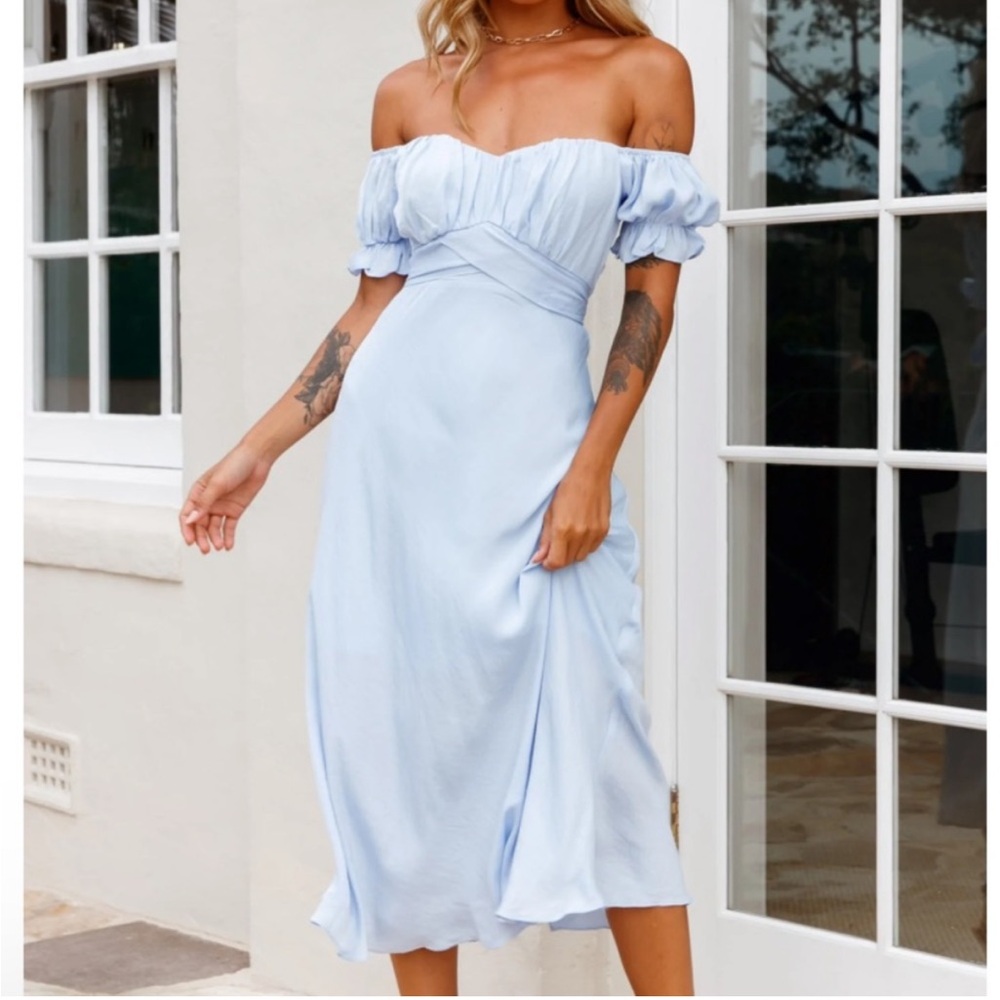 SELFIE LESLIE
Linka Off-Shoulder Tie Back Midi Dress